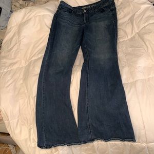 •AMERICAN EAGLE HI-RISE ARTIST SUPER STRETCH BOOT CUT JEANS• Size 12 regular